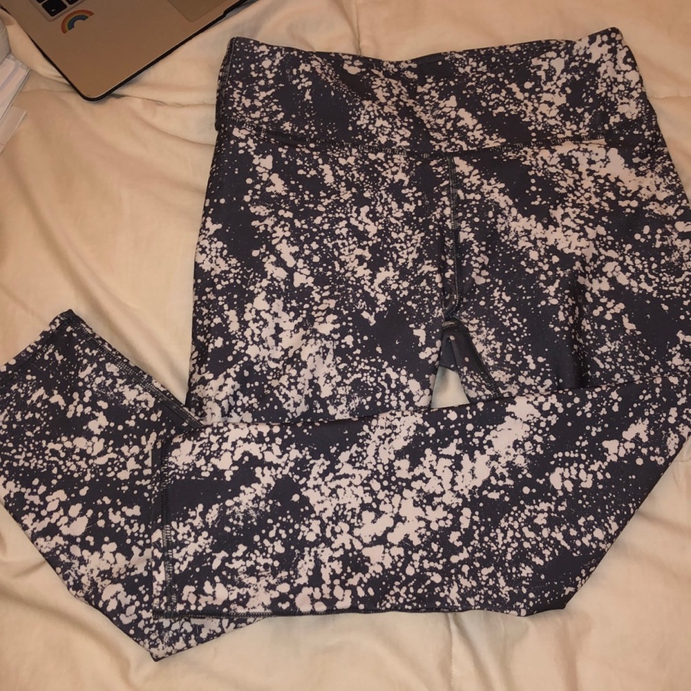 FABLETICS Gray & white speckled cropped leggings